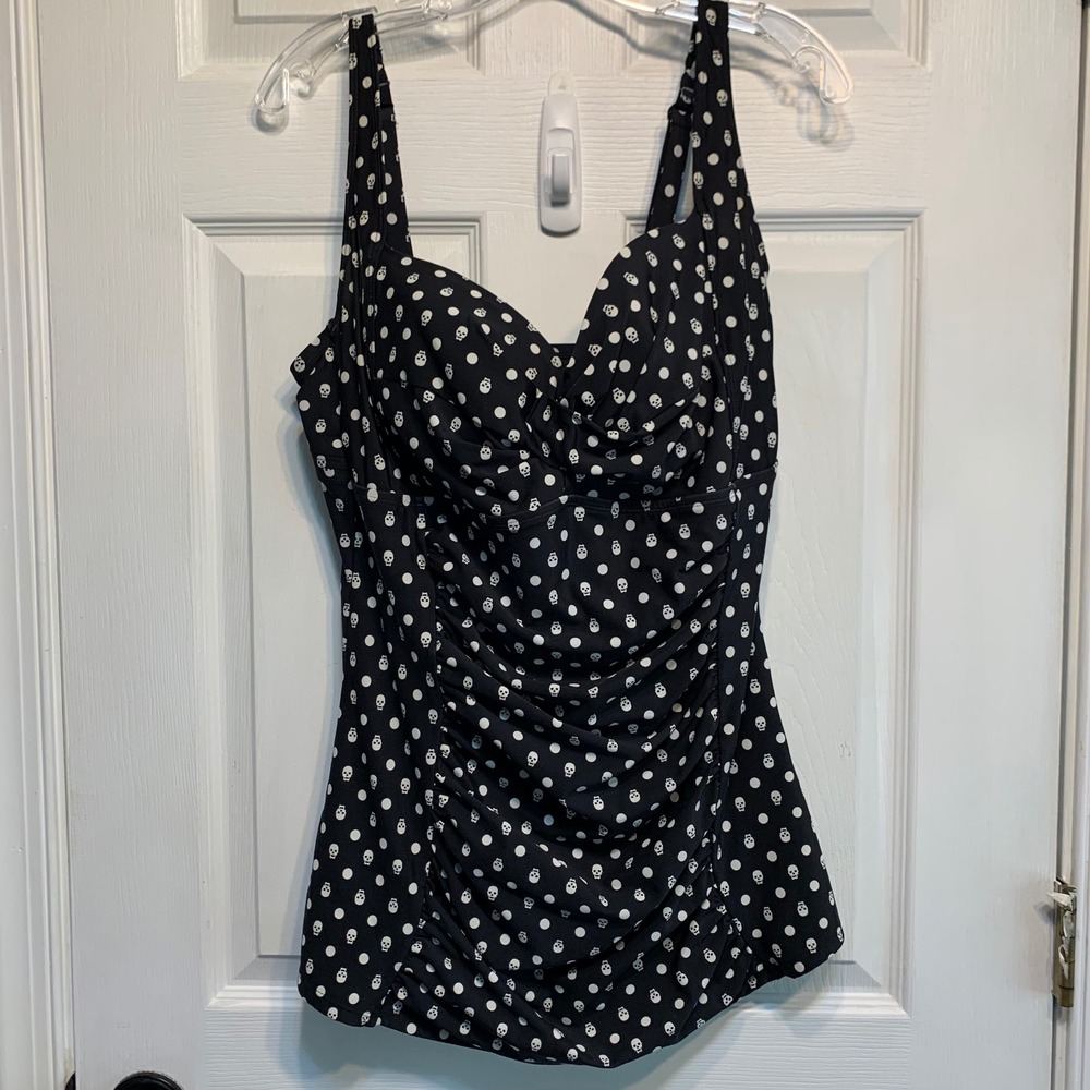 Torrid Skull Polka Dot Swimsuit top Size 2 Black White Ruched Underwire Goth